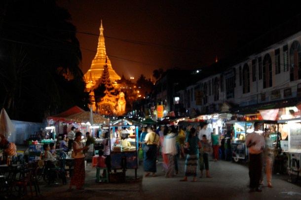 Schon geil: Schwedagon bei Nacht.
