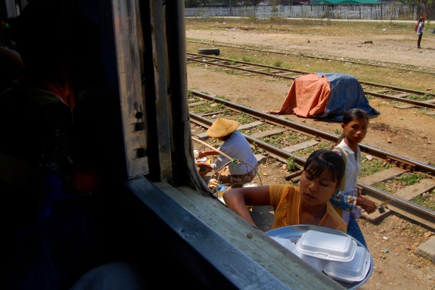 Jeder Halt offenbart lokale Köstlichkeiten