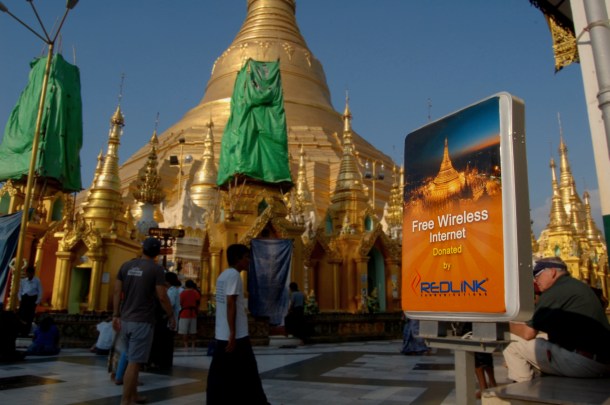 Hier ist immer am meisten los: Freie Internetzone an der Schwedagon.